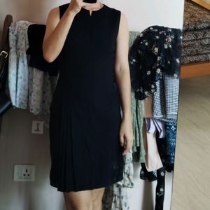 Black Sleeveless Fitted Dress