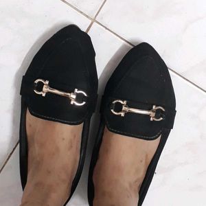 DRESS BERRY Black Golden Buckleloafer Women