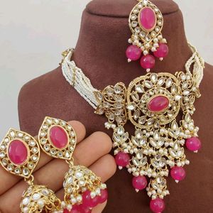 Necklace Set With Earrings And Tika