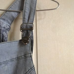 RIPPED DUNGAREE