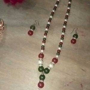 Red White And Green Pearls Necklace