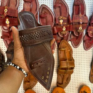 Complete Leather Kolhapuri Chappal Pointed Pattern