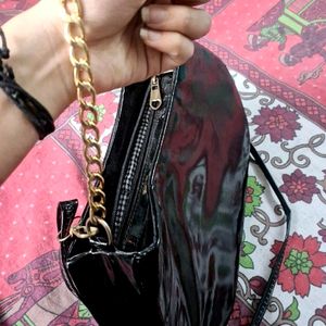 Black Shiny Sling Bag🖤