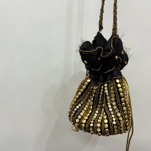 Black & Gold Beaded Potli