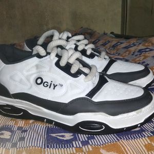Premium Sneakers ( FREE DELIVERY)