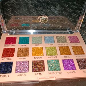 18 Shades Shining Eyeshadow palette 🎨🤩🥀