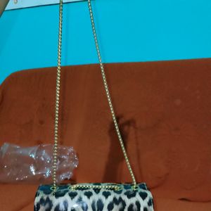 BEAUTIFUL ANIMAL PRINT SLING BAG 💕💕💕💕