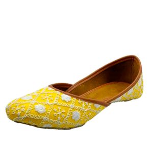 Yellow Color Jutti