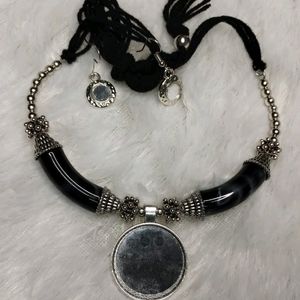 Hasli Necklace Black Gray Color