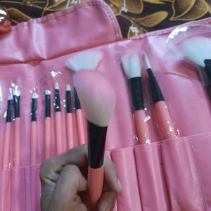 24 Makeup Brush