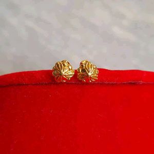 Beautiful New Flower Desine Studs