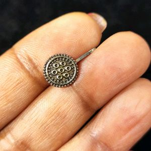 OXIDIZED PRESSED NOSE PIN