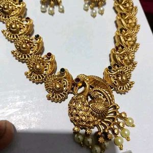 Good Looking Jewellery Set