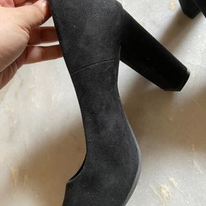 Stunning Black Pumps In Very Good Condition