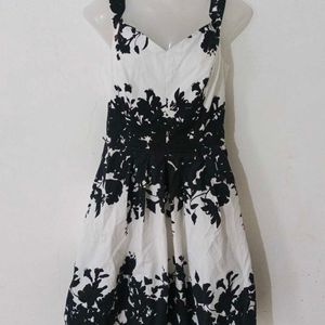 BEAUTIFUL BLACK/WHITE FROCK