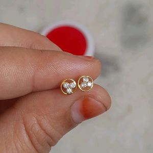 18crt Gold Studs