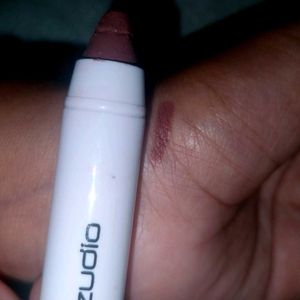 This Is a Matte Creamy Finish Brown Crayon Lipstic