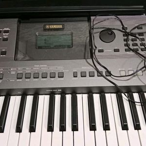 YAMAHA PSR-I500 PORTABLE KEYBOARD WITH ADAPTOR