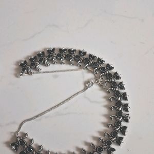 Swan Black Stoned Choker