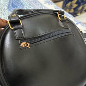 WOMEN BLACK SLING BAG