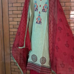 Kurta  Set  With  Chiffon Duppata