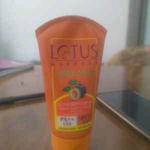 Lotus Herbals SUNSCREEN