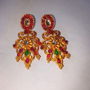 Kurta Set And Earrings