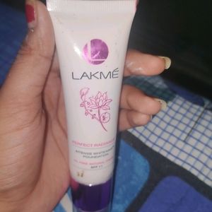 Lakme Foundation+ Freebie