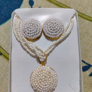 White Pearl Necklace With Earrings