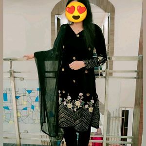 Pakistani Style Velvet Kurta And Pants