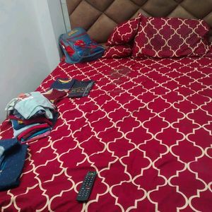 Kingsize Bedsheet With 2 Pillow Cover