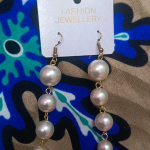 Low Weight Party Wear White Earrings For Women