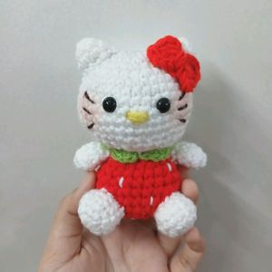 ₊˚⊹౨ crochet strawberry hello kitty ৎ ₊˚⊹