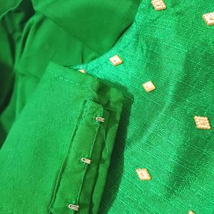 💥Price Drop💥 🆕️ Green Embellished Blouse