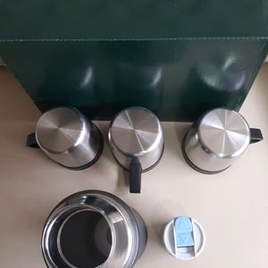 Flask Set with 3 Cups