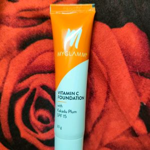 MyGlamm Vitamin C Foundation