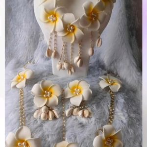 Chafa Flower Jewellery Set