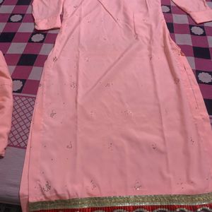 Simple Suit For Girls With Earrings Free