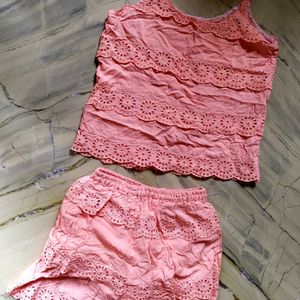 Stylish top and bottom set for girls