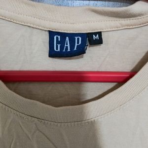 Men's Gap Tshirt 🤍