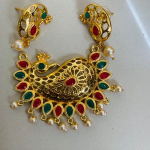 Mangalsutra Pendel With Earrings