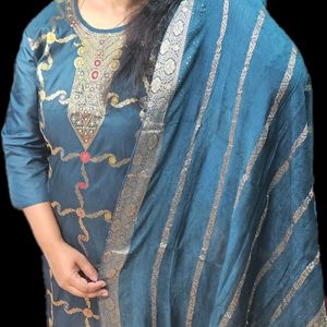 Kurti Set With Dupatta + Long Chandbali Earrings