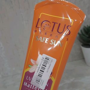 Lotus Herbal SUNSCREEN