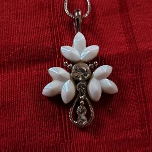 Flower Pendant Necklace With Earring