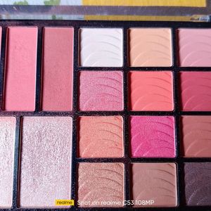 Shryoan Eyeshadow Palette