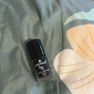 Very Miss Matte Black Nail Lacquer