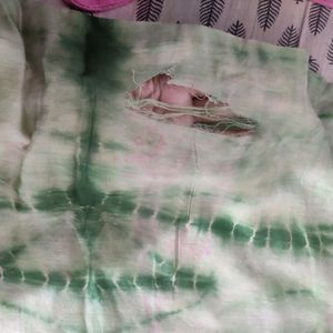 Silk Blend Tie Dye Saree. Too Beautiful Saree