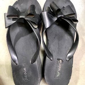 Black Foam Slippers With Bow