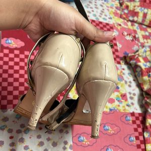 Nude Pumps