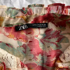 ZARA FLORAL TOP SIZE S